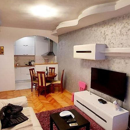 Apartamento Dublin Stan Na Dan U Marsala Tita Bar Exterior foto