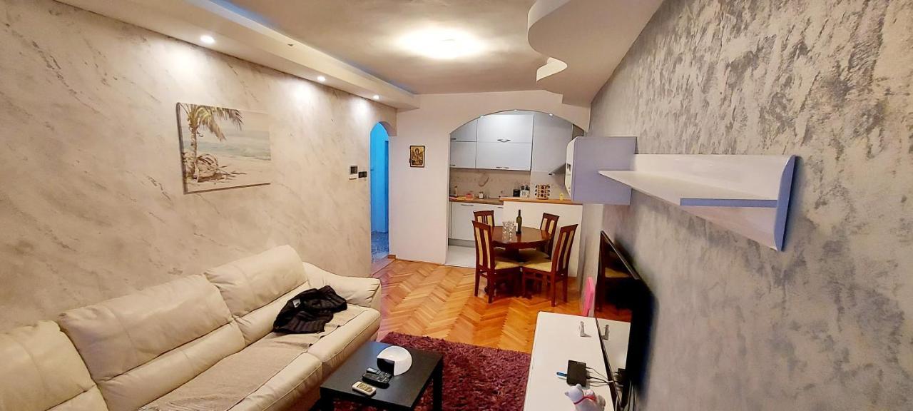 Apartamento Dublin Stan Na Dan U Marsala Tita Bar Exterior foto