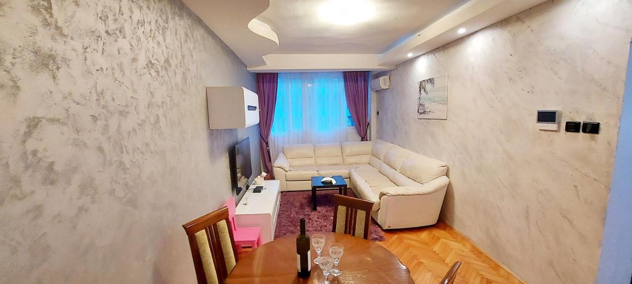 Apartamento Dublin Stan Na Dan U Marsala Tita Bar Exterior foto