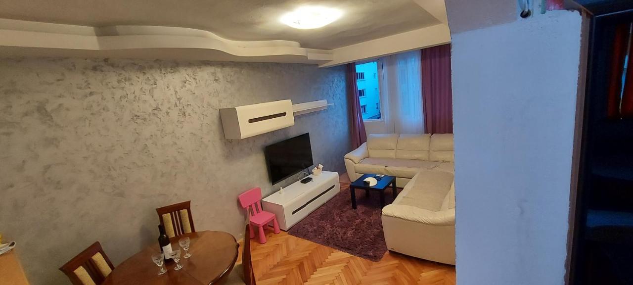 Apartamento Dublin Stan Na Dan U Marsala Tita Bar Exterior foto